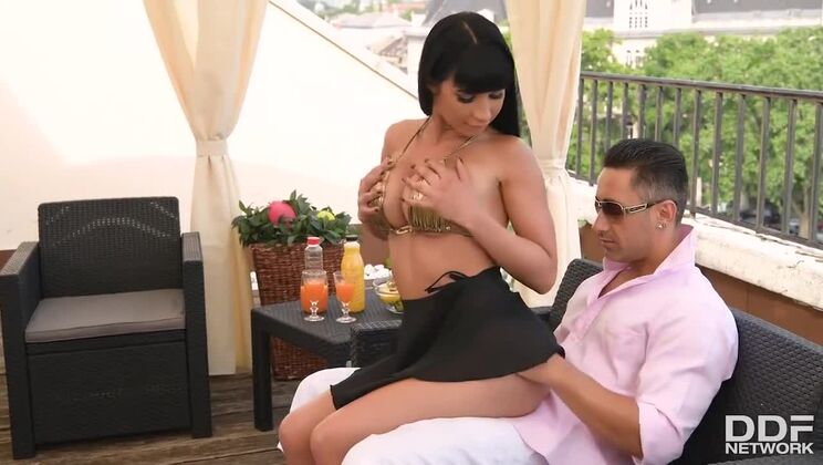 [DDFNetworkVR] - Outdoor Pleasures with Valentina Ricci and Her Big Boobs - Valentina Ricci