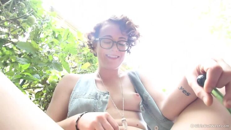 Rosie Backyard POV Squirting Closeup