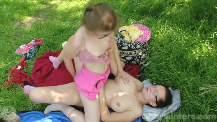 Outdoor Fingering with Lesbians Jada & Maia