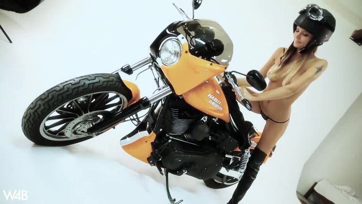 [Watch4Beauty] - Tattooed Clover Gets Down in Private Photo Shoot - Clover