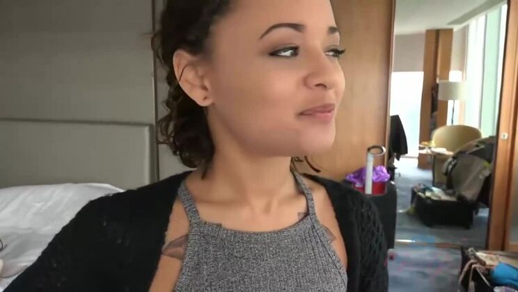 Amateur Foot Fetish Video with Holly Hendrix