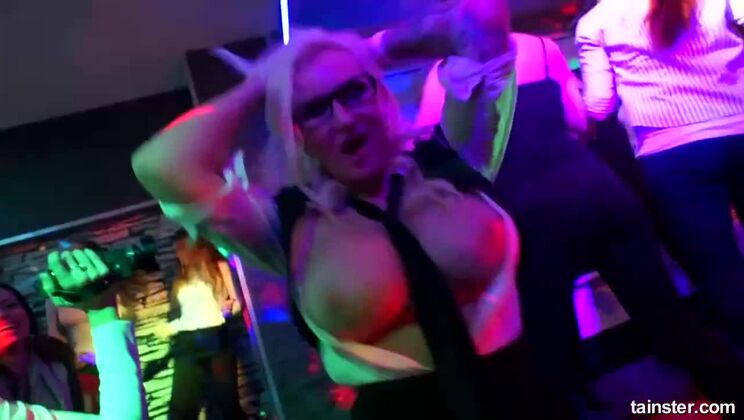 [Tainster] - Cam 2: Puppy, Black Fox, and Rousso Get Down & Dirty