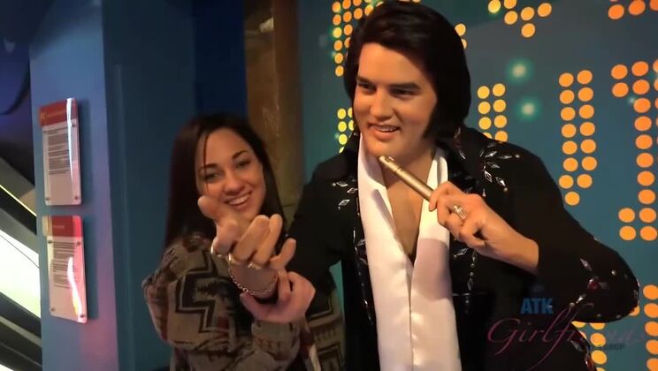 Romani's Pissing Fun - Amateur Style