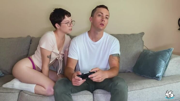 Bambi Bluu's Sexy Tattoo in Amateur Action