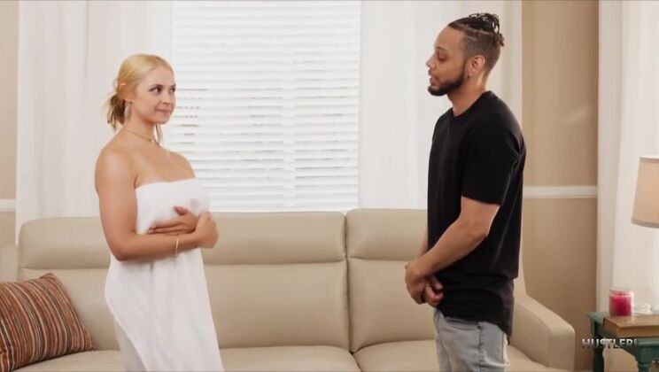 Sarah Vandella's Hot Stepmom Encounter