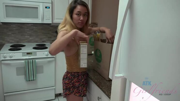 [ATKGirlfriends] - Aria Skye's Squirting Beach Fun - A Girlfriend Experience - Aria Skye