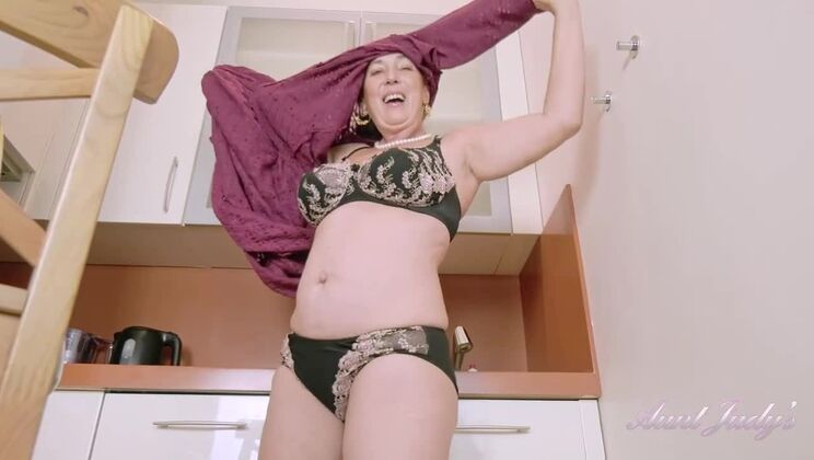 Brunette Big Tits Esmerelda Pleasuring Herself