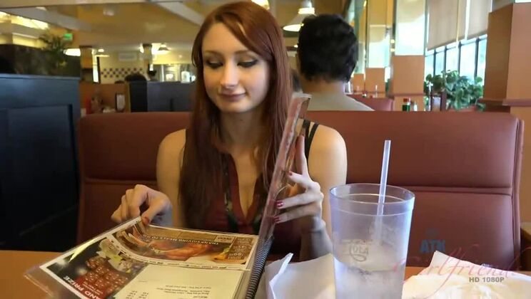 Amateur Violet Monroe Hairy Pussy Foot Action