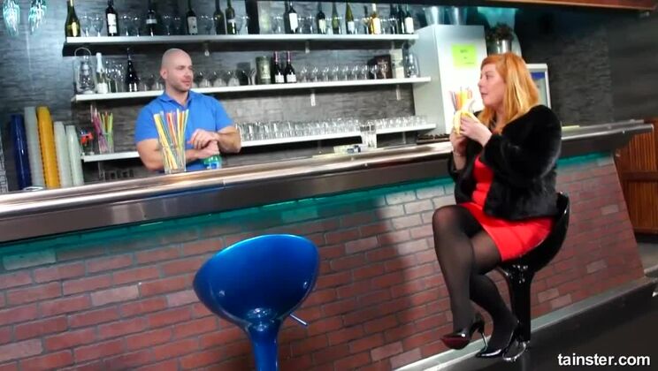 Urine and Cum on Mature Blonde: Bartender's Creativity!