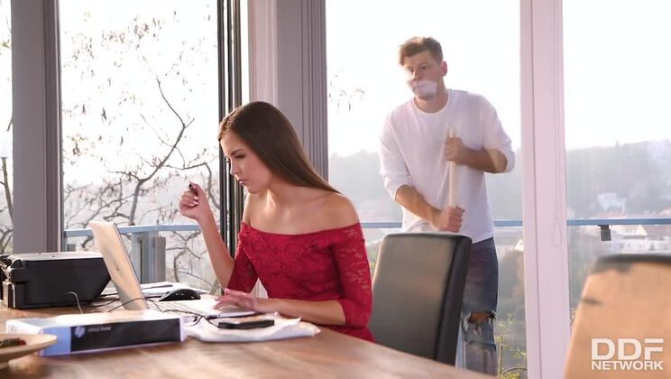 Czech Beauty Cindy Shine Sucks Cock