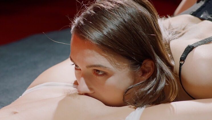 Lesbian Desire Unleashed: Pussy Licking Fun