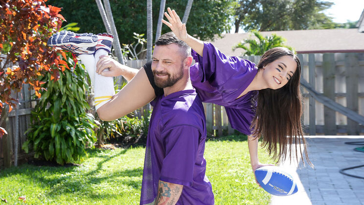 [ExxxtraSmall] - Freya's Short Break Blowjob