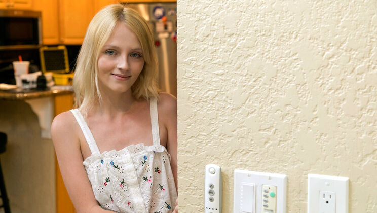 [DetentionGirls] - Blonde and Shaved Kate Bloom in Couple Action - Kate Bloom