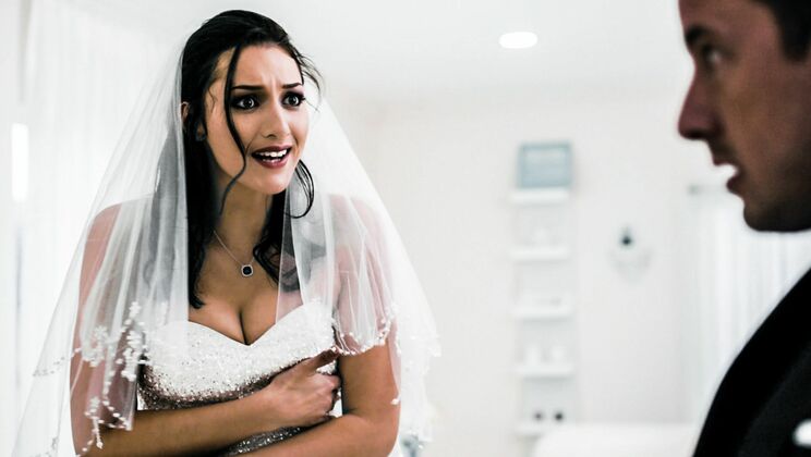 Jessy Jones Pounds Step Sister Bella’s Tight Ass