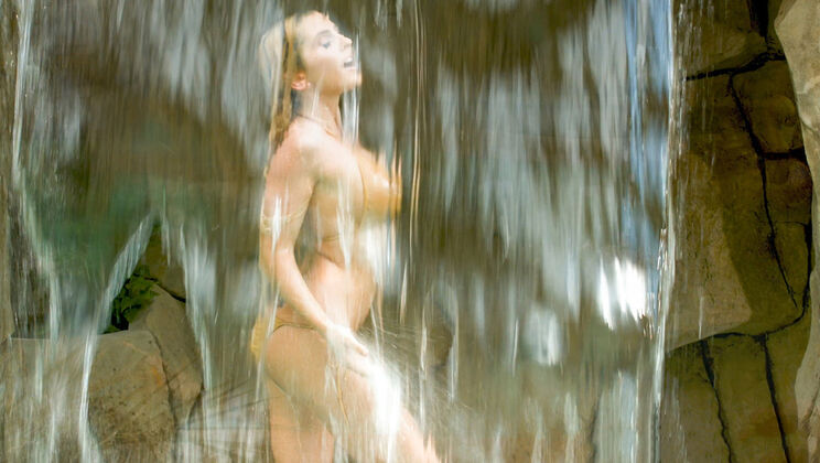 Pool Encounter with Sexy MILF Christie