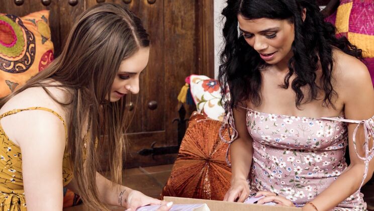 [WebYoung] - Girl's First Time with Toys