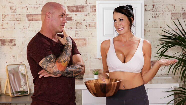 Sexy Brunette Gets Face Sitted!