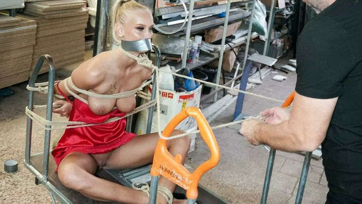 Shaved and Submissive Pleasures