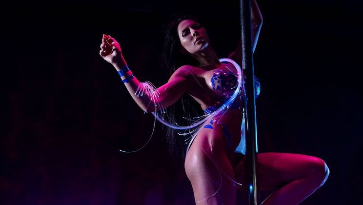 [Brazzers] - Big Boobs Brunette Madison Ivy in Strip Tease - Danny D - Madison Ivy