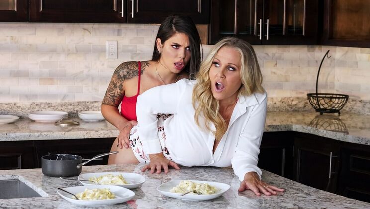 [Brazzers] - Strap-on Play between Two Beautiful Women - Gina Valentina - Julia Ann