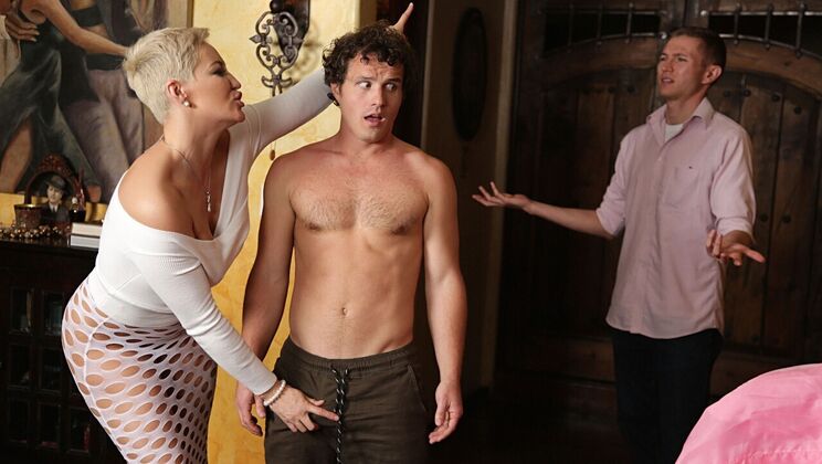 Blonde Bimbo Gets Fucked