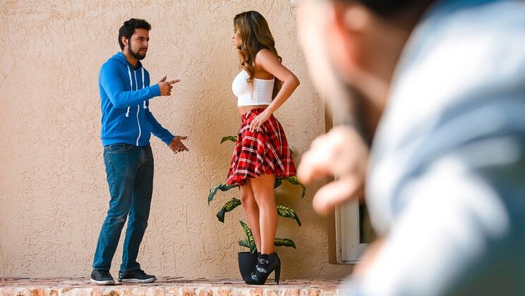 [SneakySex] - Outdoor Blowjob with Derrick Ferrari and Nicole Rey - Nicole Rey - Derrick Ferrari