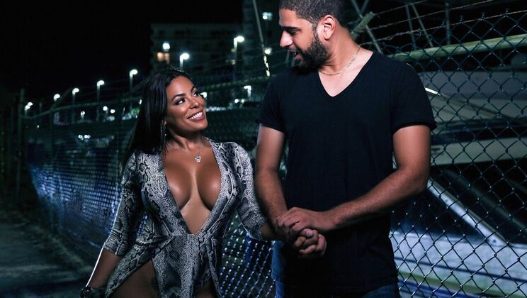 Short Hair Brunette Luna Star in Missionary