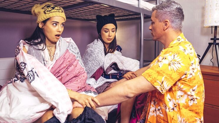 [FakeHostel] - Andreina DeLuxe, Steve Q, and Freya Dee's Hot Mix - Andreina DeLuxe - Steve Q - Freya Dee