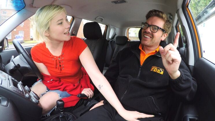 Outdoor Amateur Sex with Creampie and Squirting