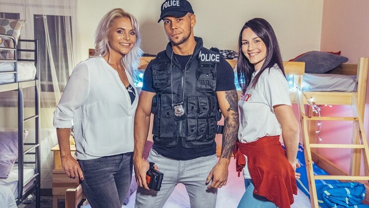 [FakeHostel] - Blonde Bombshell Heat - Elena Vega - Angelo Godshack - Kathy Anderson