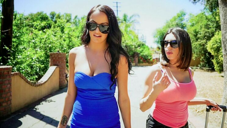 Lesbians Get Wet in Shower