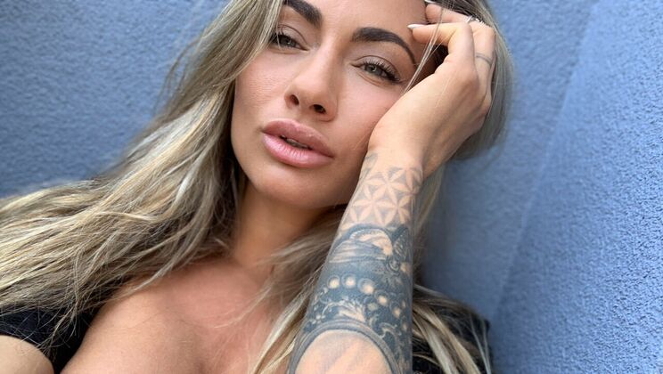 Orgasm on the Balcony: Michaela's Solo