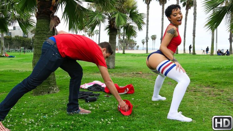 Amateur Twerker Gets Cumshot