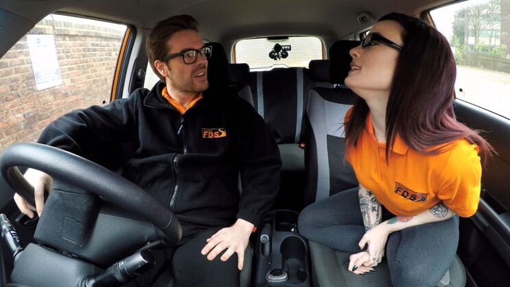 Petite Teenager Gets Creampie in Anal