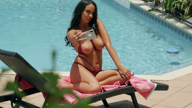 Brunette Babe's Passionate Doggystyle