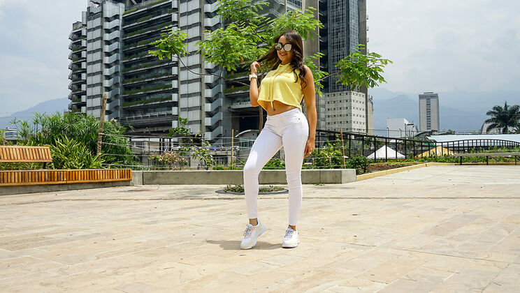 [Oyeloca] - Young and Beautiful Latinas in Shades - Mario Leon - Cameron Bell