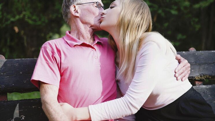 Outdoor 69 and Blowjob Fun