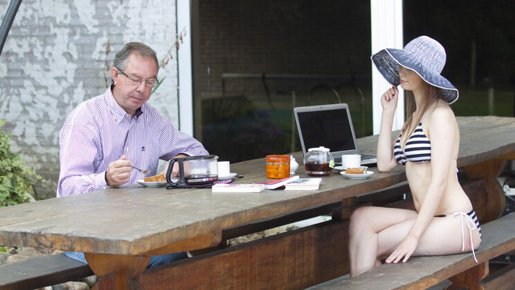 [Oldje] - Handjob and Ball Licking with Beata - Hugh - Beata Undine