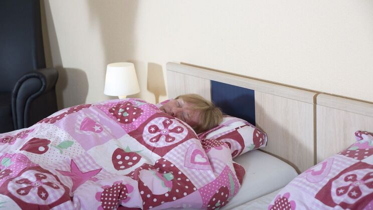 [Oldje] - Older and Younger Home Fun - Felix - Freya Dee