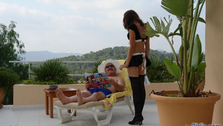 [Oldje] - Gustavo Licks Yenna's Hairy Pussy Outside - Yenna - Gustavo