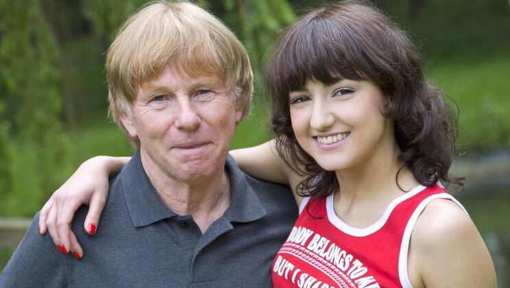 [Oldje] - Natural Tits Brunette Seduces Old Man - Suzy Rainbow - Felix