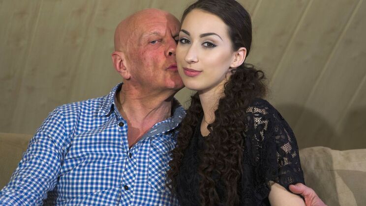 [Oldje] - Deepthroat and Facial, Layla's Favorites