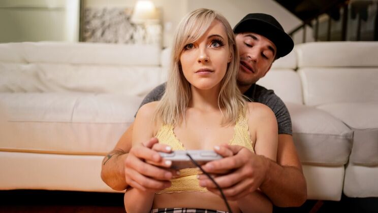 [RealityJunkies] - Family Fun with a Blonde Twist