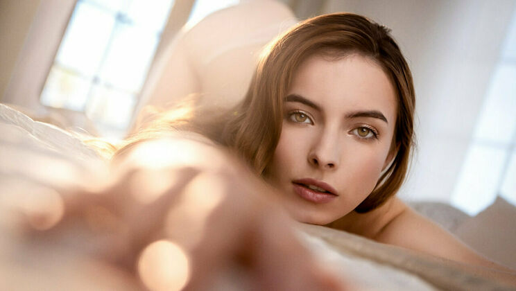 Loren Sun's Wet and Shaved Pussy