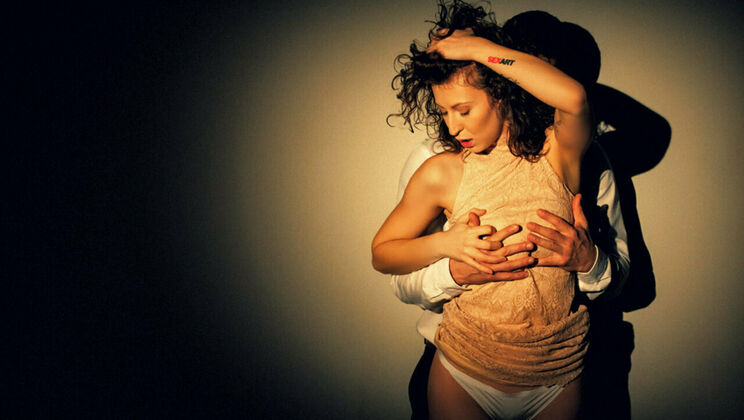 Fingering and Pussy Licking a Brunette