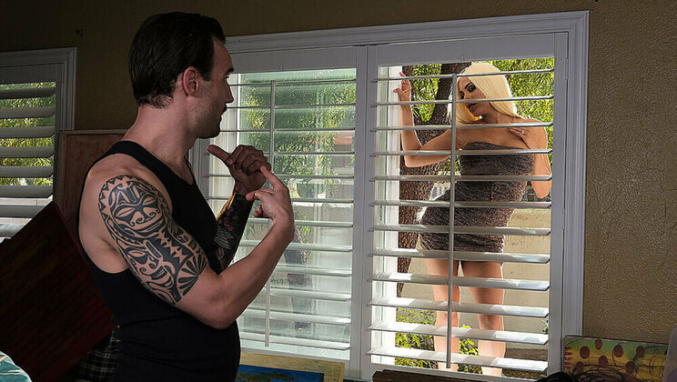 Alex Legend Fucks Luna Star's Shaved Pussy in Living Room