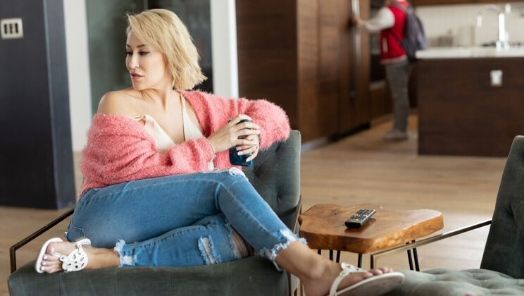 [FamilySinners] - Stepmom Seduces Stepson for a Hot Encounter - Ryan Keely - Joshua Lewis