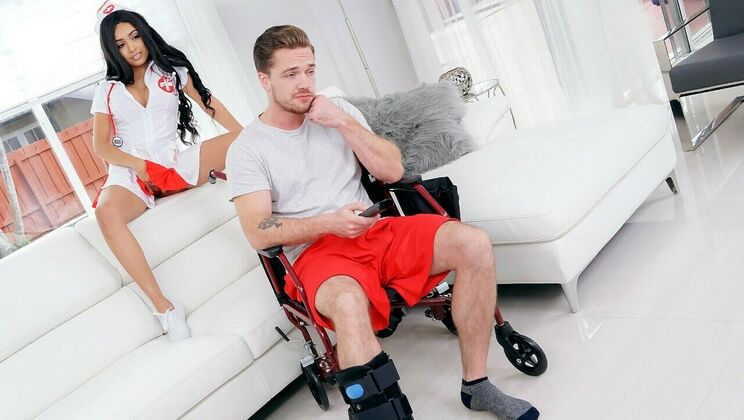 Nurse Aaliyah Hadid Gives Blowjob