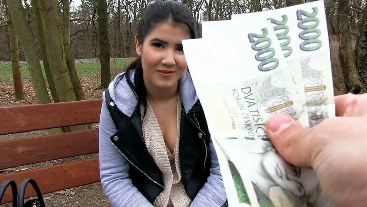 Innocent College Student Lady Dee in Amateur Sex Video