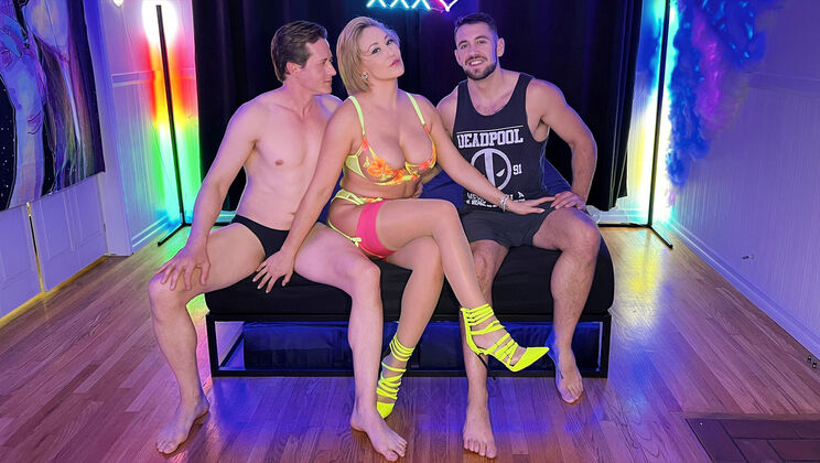 [MYLFXSeries] - Blonde Babe Loves Threesome